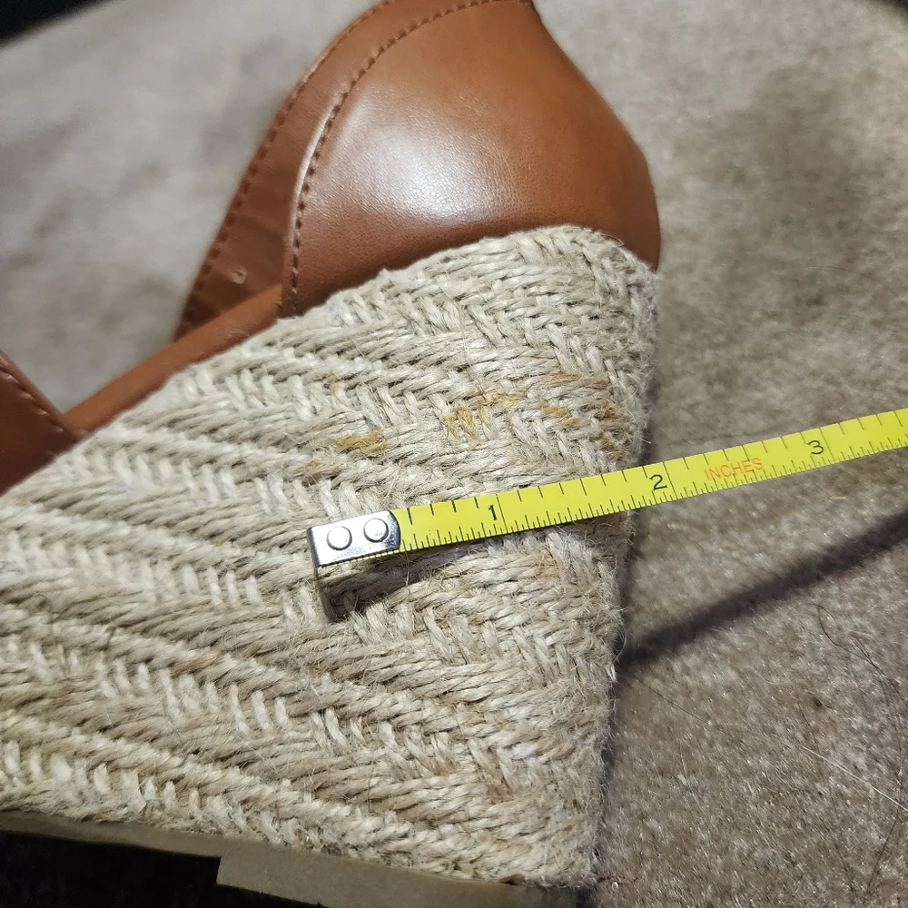 Women's Tan Wedge Sandals Sz 7.5 - Picture 11 of 11